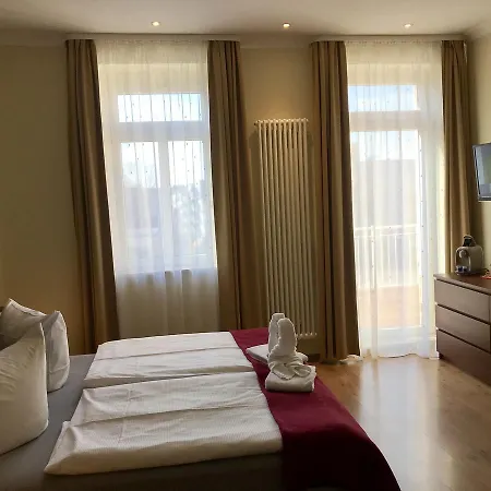 מלון & Restaurant Via Mitte